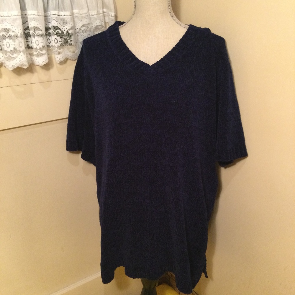 ⭐️ Navy Blue Soft Chenille Knit Short Sleeve Sweater by Silohouettes